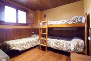Katil dua tingkat atau katil-katil dua tingkat dalam bilik di Baqueira 1700 pie de pistas Tanau 4 hab