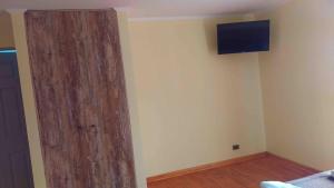 TV a/nebo společenská místnost v ubytování Hostal Sol de Atacama