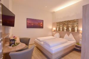 Ein Bett oder Betten in einem Zimmer der Unterkunft Gasthof Ziegler Hotel & Restaurant