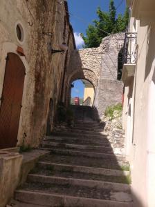 an alley with stairs in an old building at La Dote in Santo Stefano di Sessanio