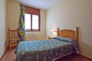 Posteľ alebo postele v izbe v ubytovaní Apartamentos Salardu III