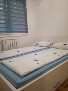 Ένα ή περισσότερα κρεβάτια σε δωμάτιο στο Modern Sarajevo apartment