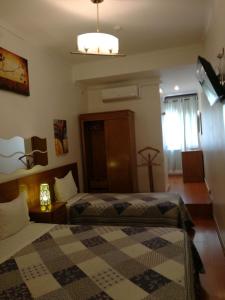 Postel nebo postele na pokoji v ubytování Residencial Sol da Nave
