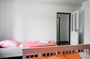 Posteľ alebo postele v izbe v ubytovaní Apartment-Chalet-Chaloupka U Trnků
