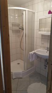 Koupelna v ubytování Haus Mühlgraben + 25 fotografií