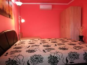 Postel nebo postele na pokoji v ubytování Tiszavirág Apartmanház