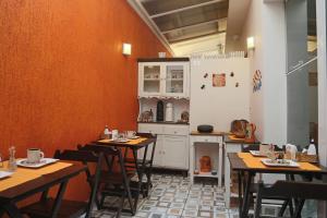 a restaurant with tables and a kitchen in a room at Villa Hostel SP - Próximo ao Allianz Parque e Paulista in Sao Paulo