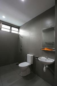 a bathroom with a toilet and a sink at Bee's Homestay in George Town