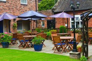 Foto dalla galleria di The Manor Guest House a Cheadle