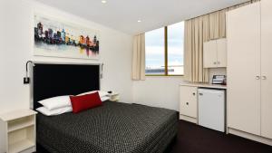Kuchyň nebo kuchyňský kout v ubytování Atlantic Tower Motor Inn