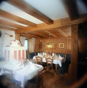 Restauracja lub miejsce do jedzenia w obiekcie Altachhof Hotel und Ferienanlage - Jokercard im Sommer inklusive