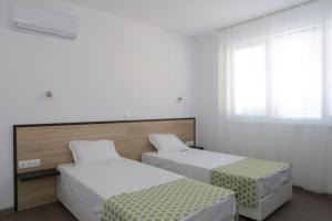 A bed or beds in a room at St. Stefan Villas & Hotel Még 23 kép
