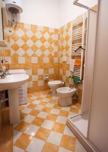 Erasippe Residence tesisinde bir banyo