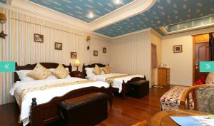 Rúm í herbergi á Ocean Deep Hostel