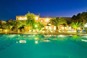 A piscina localizada em Hotel Esperia ou nos arredores