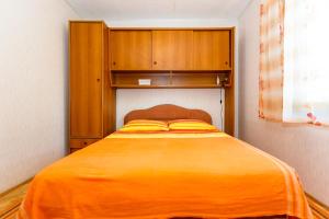 Ένα ή περισσότερα κρεβάτια σε δωμάτιο στο Apartmani Marica