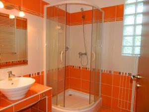 Koupelna v ubytování Héli apartman + 75 fotografií