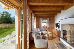 A seating area at Lehenriedl Chalet