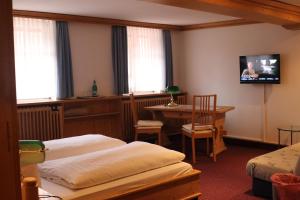 TV a/nebo společenská místnost v ubytování Hotel-Restaurant Johanneshof
