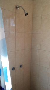 Bilik mandi di Hostal Las Kañas