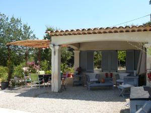 Zahrada ubytování Les Karakis, piscine au sel, jardin 5000m2