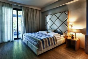 Ein Bett oder Betten in einem Zimmer der Unterkunft Olympus Thea Boutique Hotel