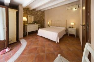 מיטה או מיטות בחדר ב-Casale del Coccio
