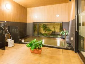 Bazén v ubytování Hotel Route Inn Minami Yokkaichi nebo v jeho okolí + 25 fotografií