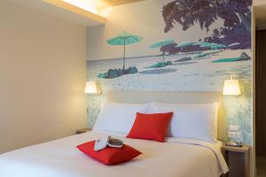 Travelodge Pattaya tesisinde bir odada yatak veya yataklar
