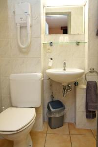 a bathroom with a toilet and a sink at Le New Matinal in La Louvière