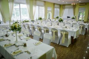 A restaurant or other place to eat at Hotel Grand