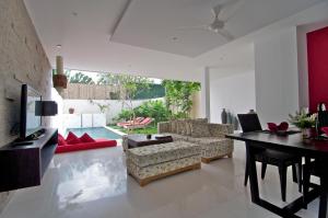 A seating area at Jay's Villa Umalas