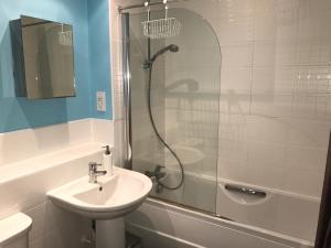 Ванная комната в Solihull centre apartments