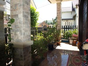 Balkón nebo terasa v ubytování Villa Du lịch HUY HOÀNG