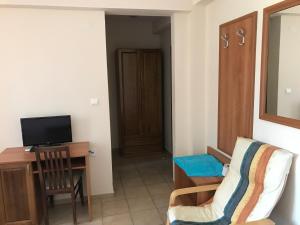 a living room with a desk and a television at Kladenetsa Guest House in Ivanovo