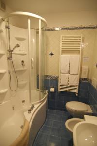 Koupelna v ubytování Hotel Due Torri