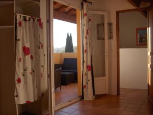 Fotografie z fotogalerie ubytování Gîtes la FENIERE, 105 m2, 3 ch, charme, calme et nature, piscine chauffée, sud Ardèche v destinaci Joyeuse