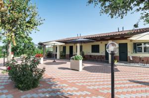 a brick courtyard with a building and a parking meter at Il Rifugio di San Francesco in Bastia Umbra