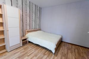 
Кровать или кровати в номере Apartment on Ordzhonikidze 18
