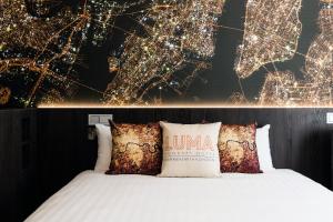 Postel nebo postele na pokoji v ubytování Heeton Concept Hotel – Luma Hammersmith