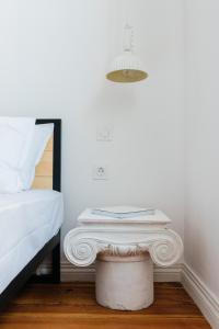 A bed or beds in a room at Mouse House Kapana