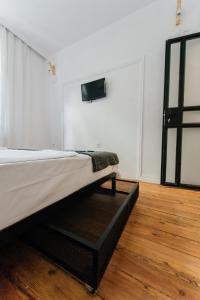A television and/or entertainment centre at Mouse House Kapana