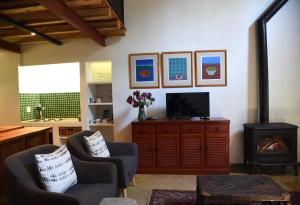 Posezení v ubytování Molly's Cottage