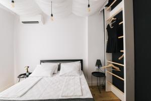 A bed or beds in a room at Mouse House Kapana