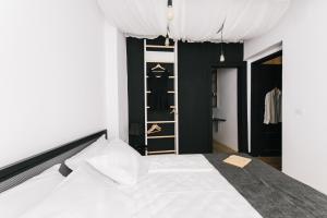 A bed or beds in a room at Mouse House Kapana