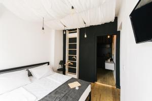 A bed or beds in a room at Mouse House Kapana