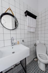 A bathroom at Mouse House Kapana