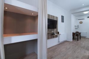 A television and/or entertainment centre at Ecoappartment 2
