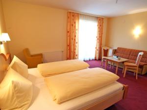 Ένα ή περισσότερα κρεβάτια σε δωμάτιο στο Hotel Gasthof Neuner