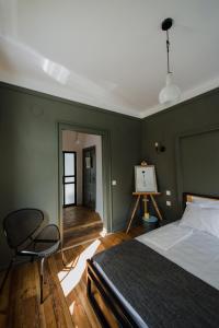 A bed or beds in a room at Mouse House Kapana
